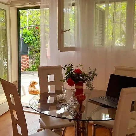 Apartment Near The Sea